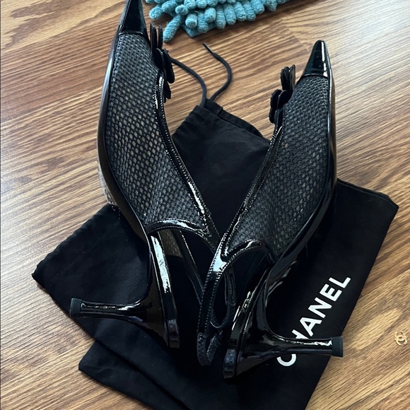 Authentic Chanel shoes PREOWNED - Picture 8 of 10